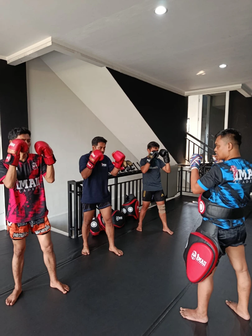 Suasana latihan yang ramai dan energik